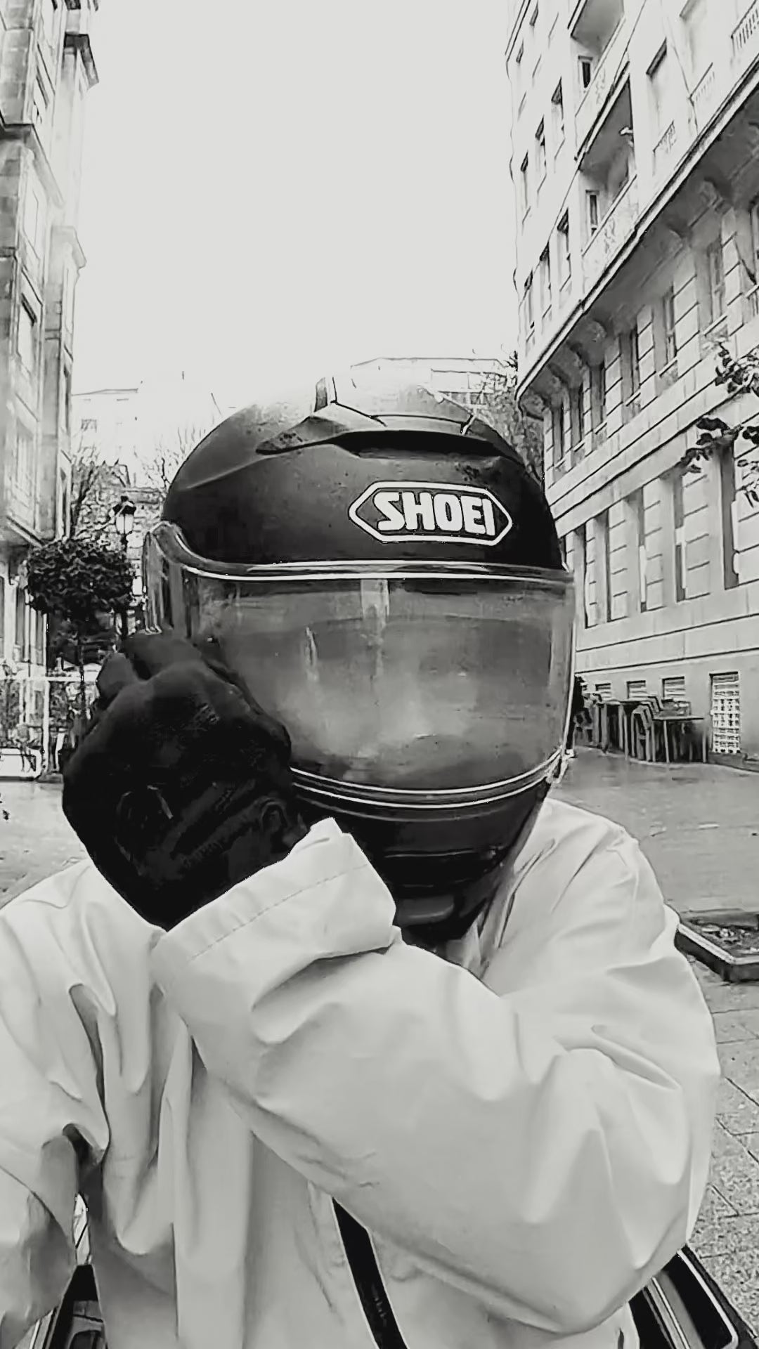 Cargar video: Video como se usa Seewell anti-vaho y anti-lluvia para casco de moto