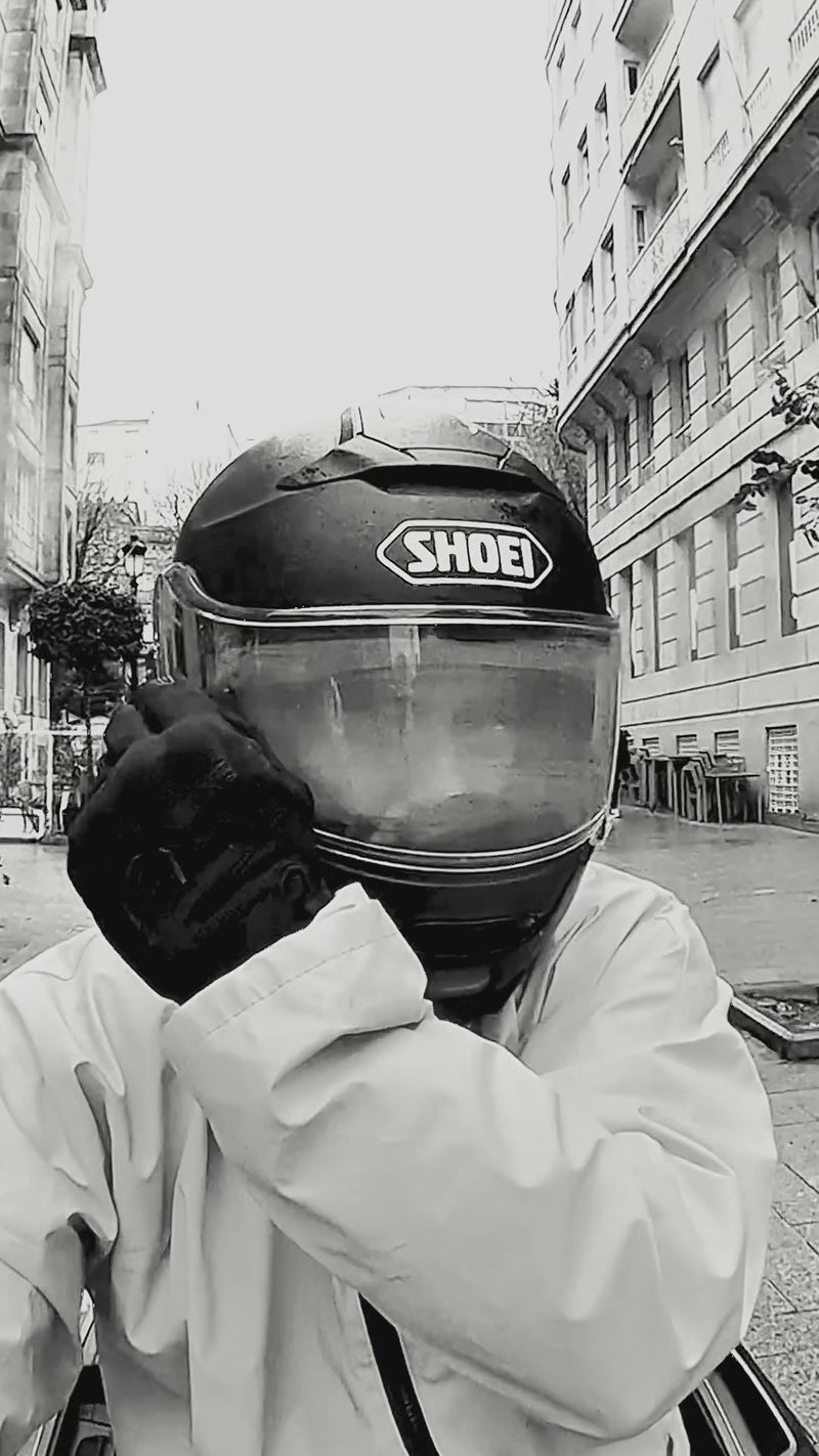 Video como se usa Seewell anti-vaho y anti-lluvia para casco de moto